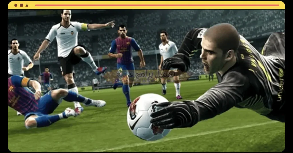 في هذه الصورة التي تُظهر حارس المرمى وهو يمسك بالكرة في لعبة PES 2013